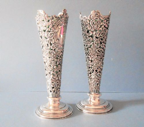 pair of solid silver pierced vases 1901 - CATEGORY: ANTIQUE SILVER - DATED EDWARDIAN