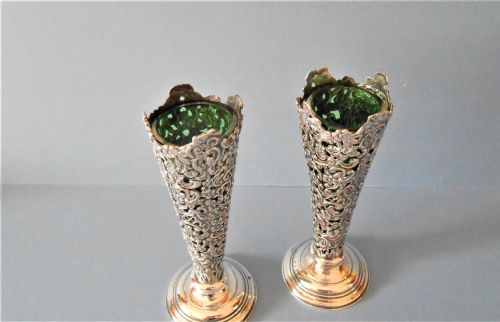 PAIR OF SOLID SILVER PIERCED VASES 1901 - ADDITIONAL PHOTO 1