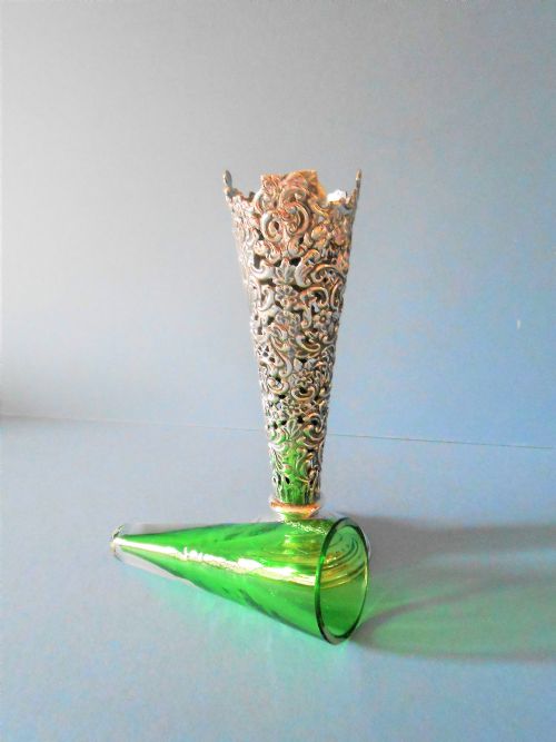 PAIR OF SOLID SILVER PIERCED VASES 1901 - ADDITIONAL PHOTO 2