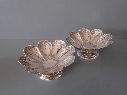 PAIR OF ANTIQUE VICTORIAN SOLID SILVER DISHES 1896 - ADDITIONAL PHOTO 1