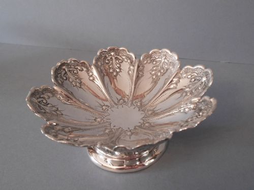 PAIR OF ANTIQUE VICTORIAN SOLID SILVER DISHES 1896 - ADDITIONAL PHOTO 3