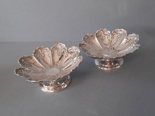 PAIR OF ANTIQUE VICTORIAN SOLID SILVER DISHES 1896 - ADDITIONAL PHOTO 4