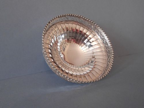 PRETTY ANTIQUE SOLID SILVER COMPORT 1936 - ADDITIONAL PHOTO 4