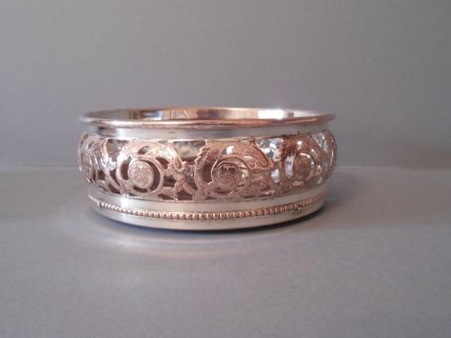 EXCELLENT PAIR OF ANTIQUE SILVER PLATED WINE COASTERS - ADDITIONAL PHOTO 2