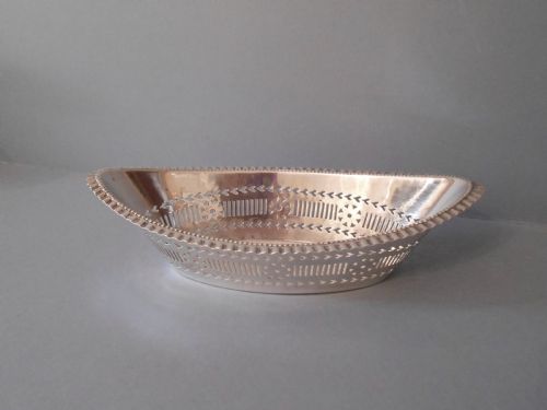 ANTIQUE VICTORIAN SOLID SILVER BREAD BASKET 1900 - ADDITIONAL PHOTO 1