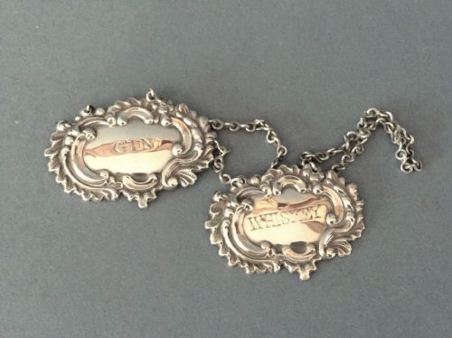ANTIQUE SILVER PAIR OF DECANTER LABELS GIN WHISKEY - ADDITIONAL PHOTO 2