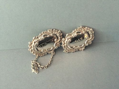 ANTIQUE SILVER PAIR OF DECANTER LABELS GIN WHISKEY - ADDITIONAL PHOTO 4