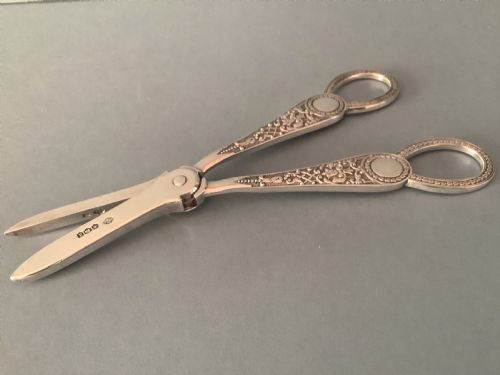 PAIR OF ANTIQUE SOLID SILVER GRAPE SCISSORS - ADDITIONAL PHOTO 4