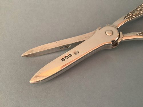 PAIR OF ANTIQUE SOLID SILVER GRAPE SCISSORS - ADDITIONAL PHOTO 5