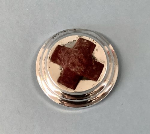 ANTIQUE SILVER WWI RED CROSS PIN CUSHION - ADDITIONAL PHOTO 3