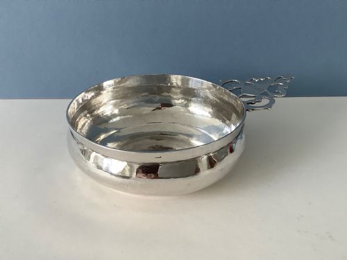 QUEEN ANNE BRITANNIA STANDARD SILVER BLEEDING BOWL 1702 - ADDITIONAL PHOTO 2