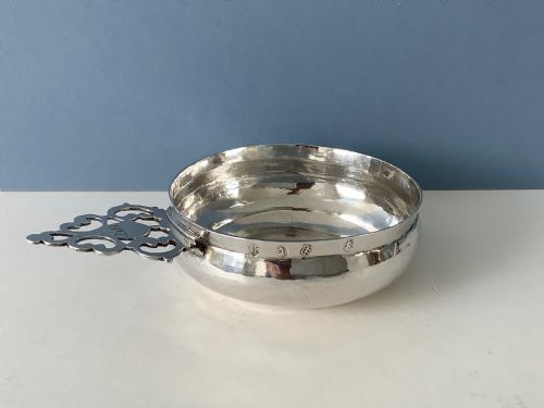 QUEEN ANNE BRITANNIA STANDARD SILVER BLEEDING BOWL 1702 - ADDITIONAL PHOTO 5