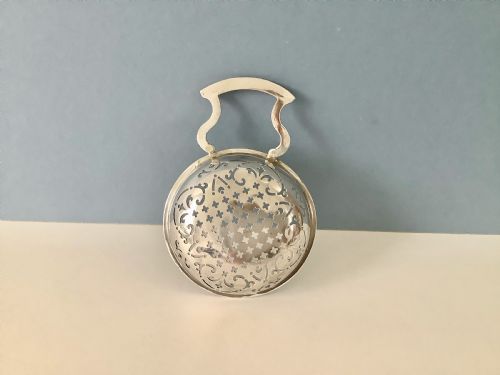 ANTIQUE GEORGE II SILVER LEMON STRAINER - ADDITIONAL PHOTO 5