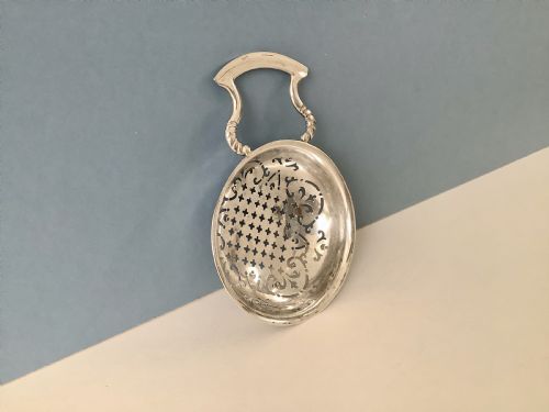 ANTIQUE GEORGE II SILVER LEMON STRAINER - ADDITIONAL PHOTO 6