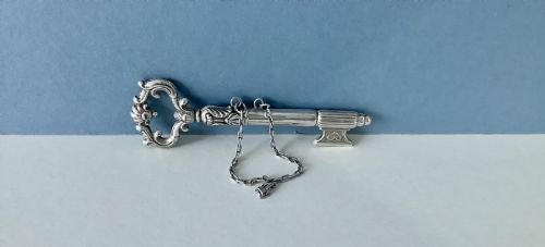 ANTIQUE SOLID SILVER NOVELTY NEEDLE KEY CASE - ADDITIONAL PHOTO 1