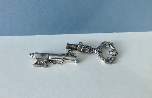 ANTIQUE SOLID SILVER NOVELTY NEEDLE KEY CASE - ADDITIONAL PHOTO 3
