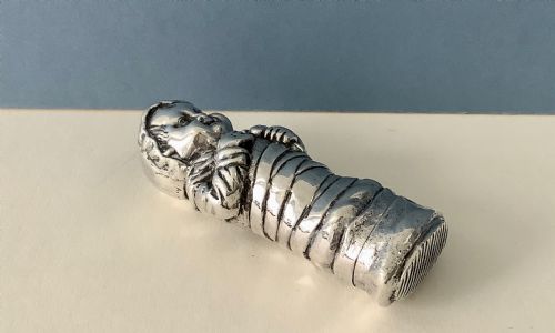 ANTIQUE SOLID SILVER NOVELTY VESTA CASE - ADDITIONAL PHOTO 4