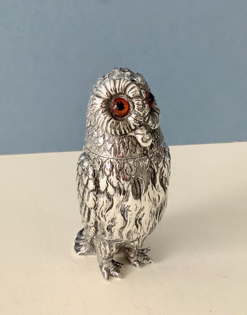 ANTIQUE VICTORIAN SILVER OWL PEPPER POT - ADDITIONAL PHOTO 2