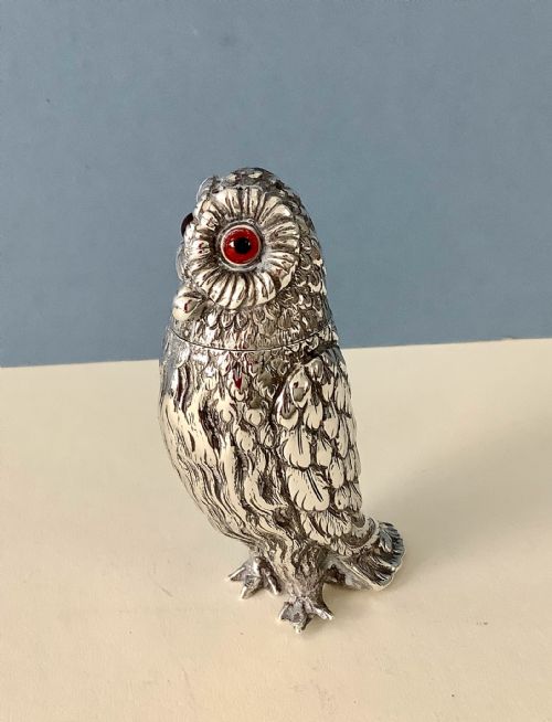 ANTIQUE VICTORIAN SILVER OWL PEPPER POT - ADDITIONAL PHOTO 4