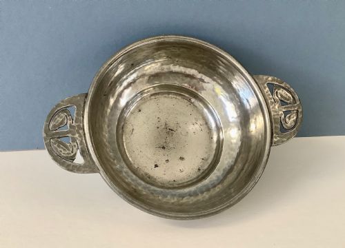 ANTIQUE LIBERTY PEWTER TUDRIC QUAICHE - ADDITIONAL PHOTO 1