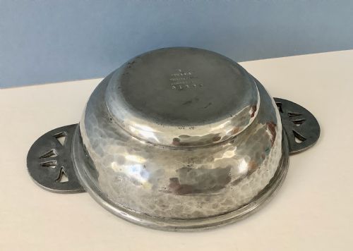 ANTIQUE LIBERTY PEWTER TUDRIC QUAICHE - ADDITIONAL PHOTO 5