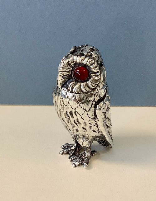 ANTIQUE VICTORIAN SILVER OWL PEPPER POT - ADDITIONAL PHOTO 2