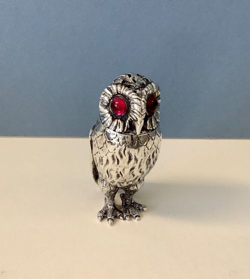ANTIQUE VICTORIAN SILVER OWL PEPPER POT - ADDITIONAL PHOTO 5