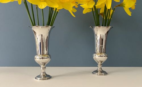 PAIR OF EDWARDIAN SOLID SILVER VASES COMYNS - ADDITIONAL PHOTO 1