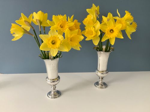 PAIR OF EDWARDIAN SOLID SILVER VASES COMYNS - ADDITIONAL PHOTO 4