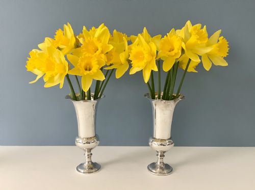 pair of edwardian solid silver vases comyns - CATEGORY: ANTIQUE SILVER - DATED EDWARDIAN