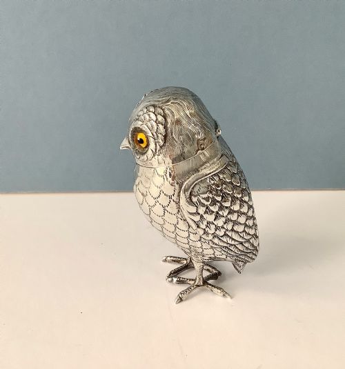UNUSUAL ANTIQUE SOLID SILVER OWL PEPPER VICTORIAN - ADDITIONAL PHOTO 7