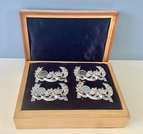 ROYAL JUBILEE SET OF 4 ANTIQUE SILVER MENU HOLDERS - ADDITIONAL PHOTO 5