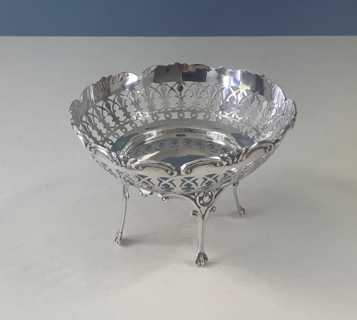 antique silver raised sweetmeat basket - CATEGORY: ANTIQUE SILVER - DATED 1910