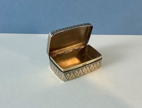 ANTIQUE VICTORIAN GILDED SILVER SNUFF BOX - ADDITIONAL PHOTO 1