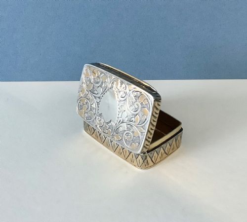 ANTIQUE VICTORIAN GILDED SILVER SNUFF BOX - ADDITIONAL PHOTO 4