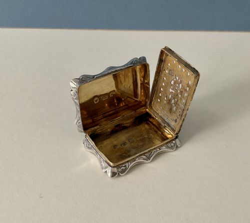 ANTIQUE SILVER CASTLE TOP VINAIGRETTE - ADDITIONAL PHOTO 7