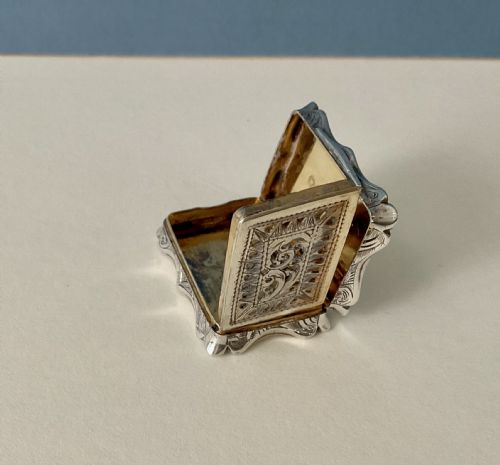 ANTIQUE SILVER CASTLE TOP VINAIGRETTE - ADDITIONAL PHOTO 9