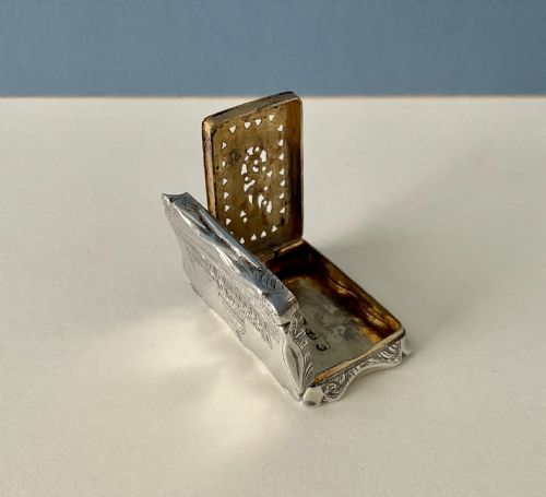 ANTIQUE SILVER CASTLE TOP VINAIGRETTE - ADDITIONAL PHOTO 10