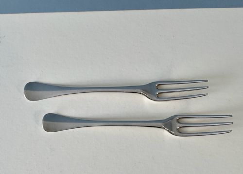 PAIR OF ANTIQUE GEORGIAN SILVER FORKS - ADDITIONAL PHOTO 2