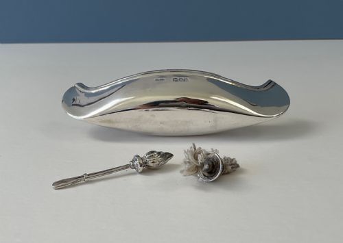 ANTIQUE SILVER NOVELTY TABLE LIGHTER CANOE - ADDITIONAL PHOTO 2