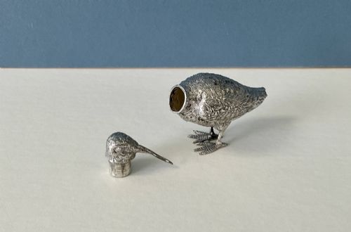 fig 1. A small silver novelty box sculpted in the form of a standing snipe bird with detailed feather texturing and a long beak.