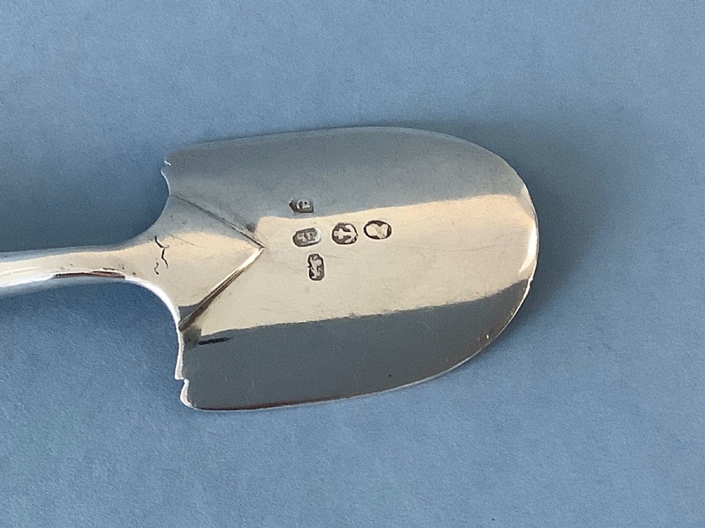 An antique Georgian sterling silver Stilton scoop featuring a spade-shaped hallmarked blade and a tapered smooth bone handle. View II