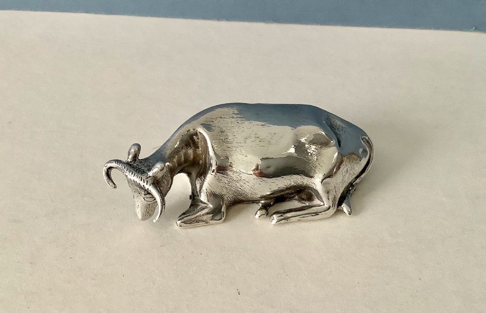 Antique Silver Snuff Box - Recumbent Cow