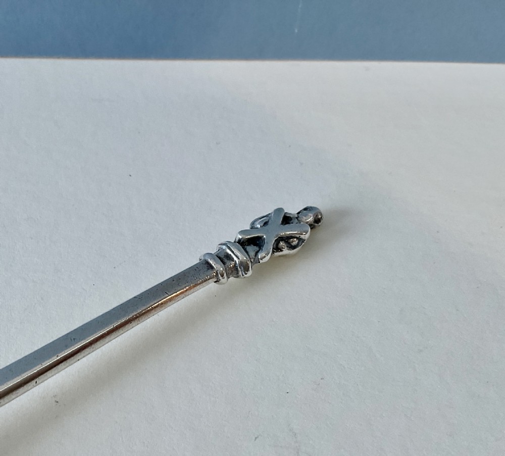 A 17th-century silver apostle spoon featuring a fig-shaped bowl, a long straight stem, and a carved saint finial. View III
