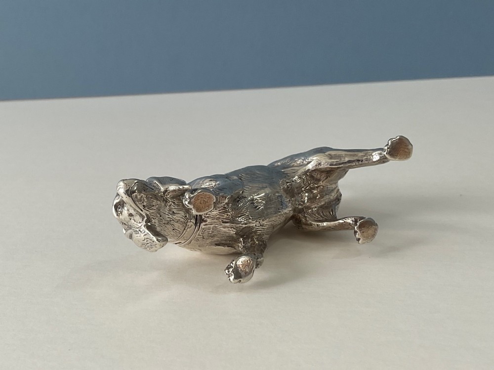 A solid silver novelty pepper pot cast in the detailed form of a standing hunting dog. View VI