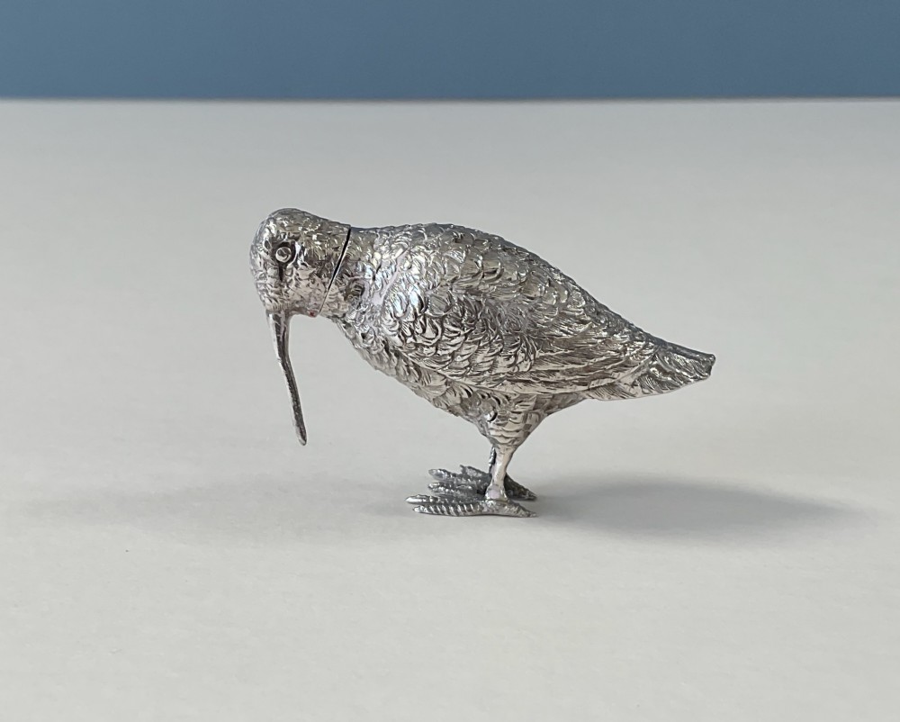 A small silver novelty box sculpted in the form of a standing snipe bird with detailed feather texturing and a long beak.