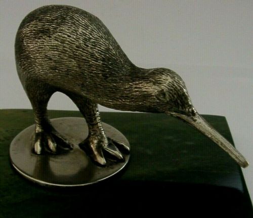 fig 1. RARE LARGE NEW ZEALAND SILVER PLATED KIWI BIRD on JADE FIGURE c1950s ANIMAL