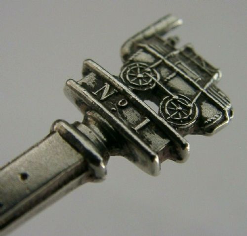 fig 1. RARE SOLID STERLING SILVER GEORGE STEPHENSON SOUVENIR CADDY SPOON 1918 ANTIQUE
