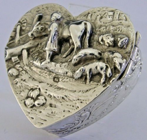 Beautiful Solid Sterling Silver Love Heart Trinket Box 1896 Antique 48g