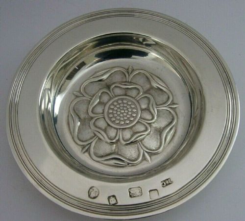 4.75inch English Solid Sterling Silver Tudor Yorkshire Rose Dish 1953 London 98g